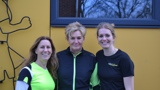 Drie glimlachende vrouwen.