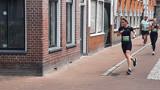 Rennende vrouw.