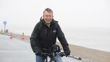 Fietsende man.